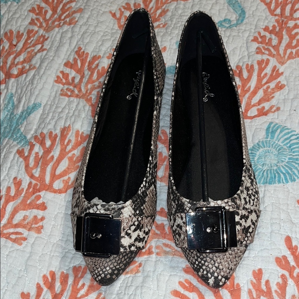 Cupid snake skin flats with silver buckle at pointed toe. So attractive size 8.5